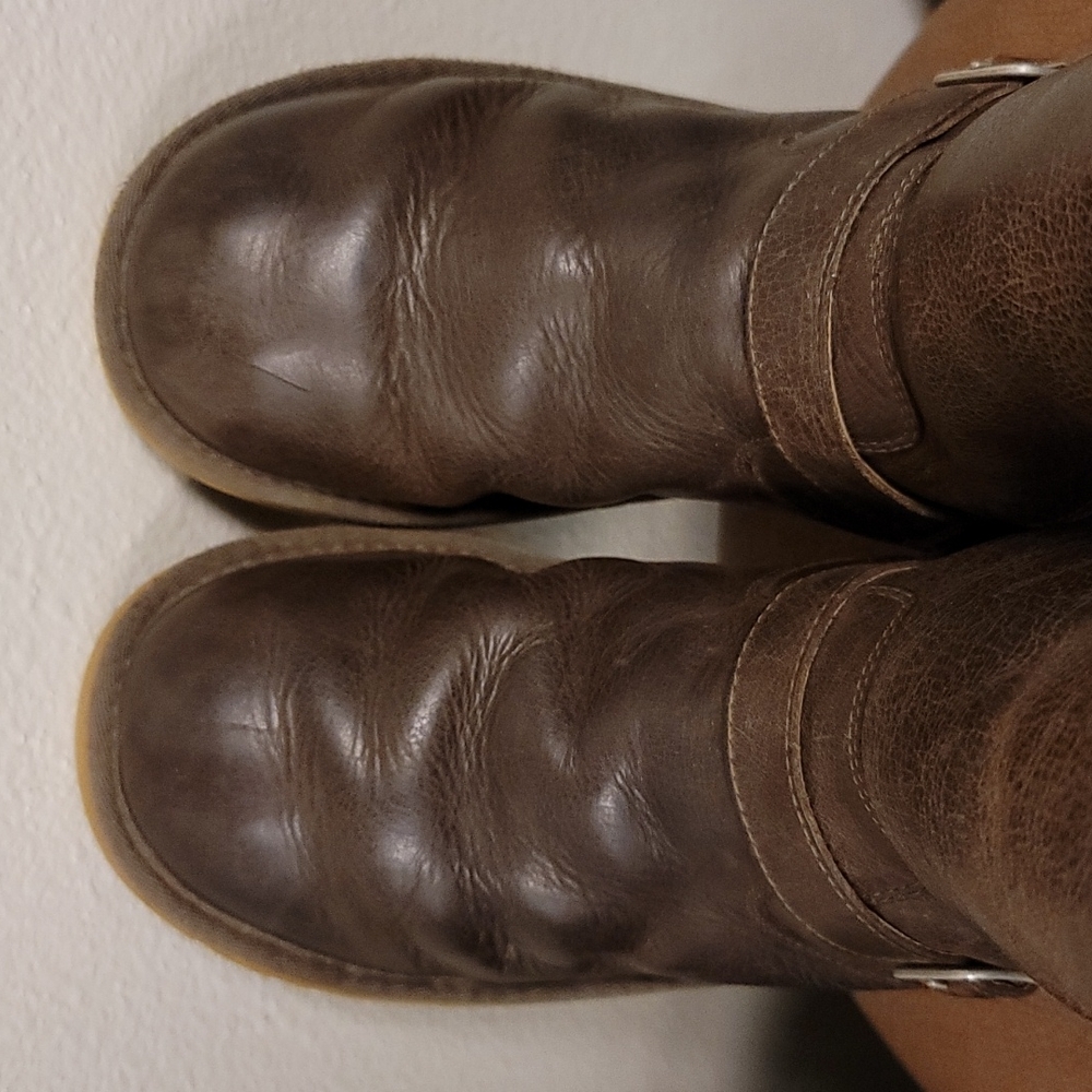 👢Authentic UGG Leather Boots - Picture 10 of 17